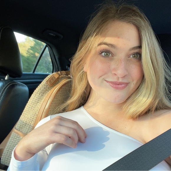 Meet your Posher, Mariah - Picture 4 of 7